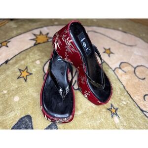Vintage lei Platform Thong Sandals Red Satin Floral Embroidery Y2K Womens 7.5